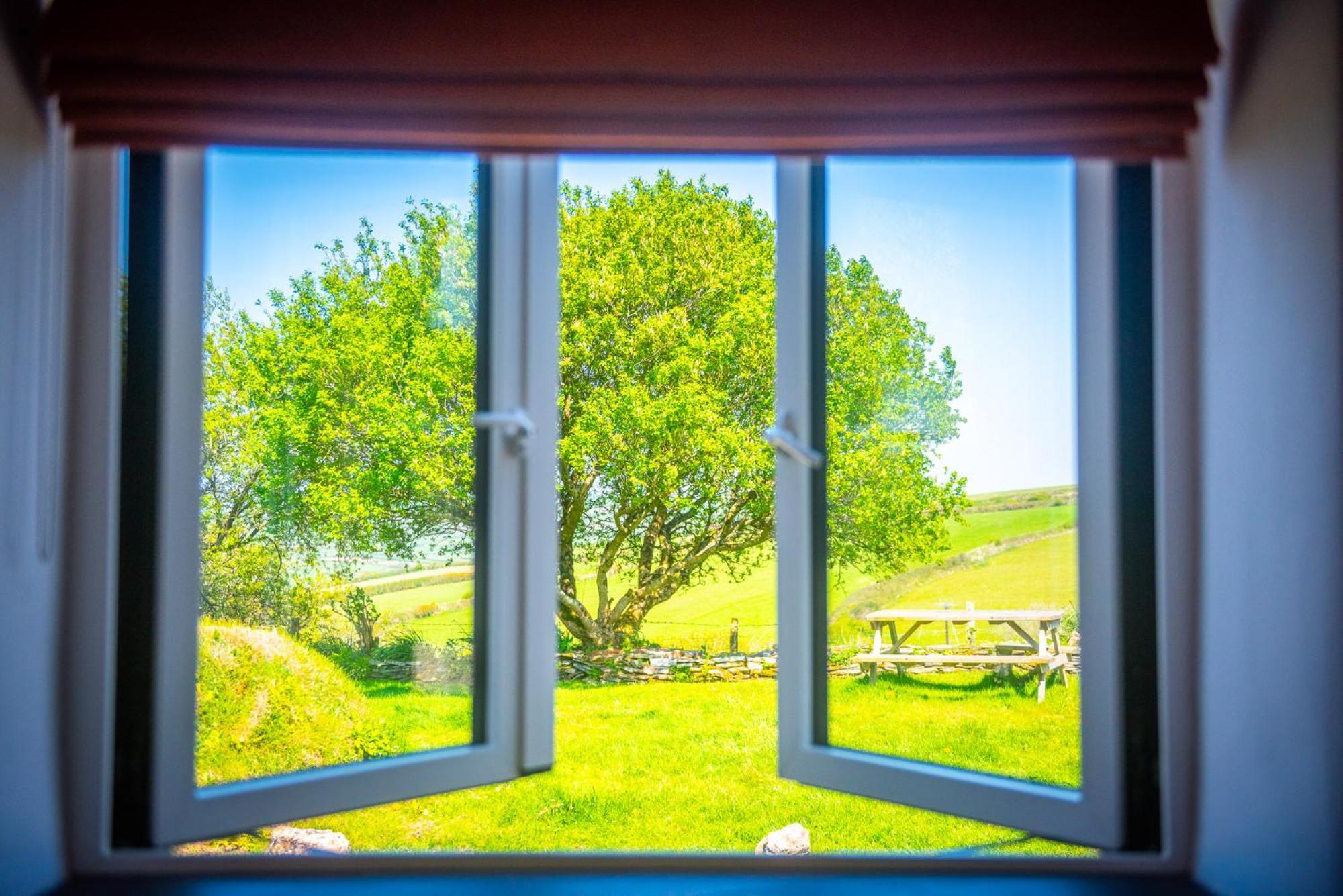 Polrunny Farm Seaberry Cottage With A Sea View And Log Burner ボスキャッスル エクステリア 写真